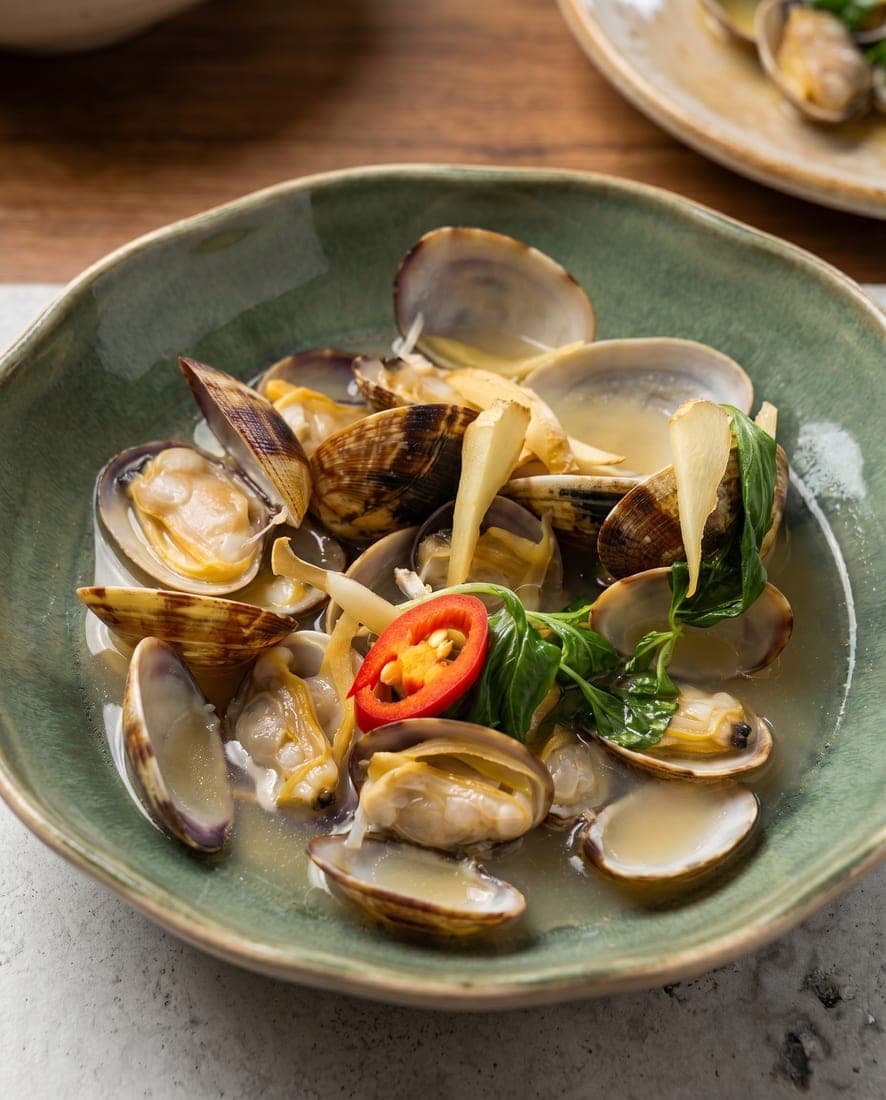 After — Clams in broth before and after PlateRefresh relight